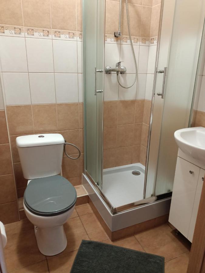 Pokoje Pod Swierkiem Swarzędz Extérieur photo