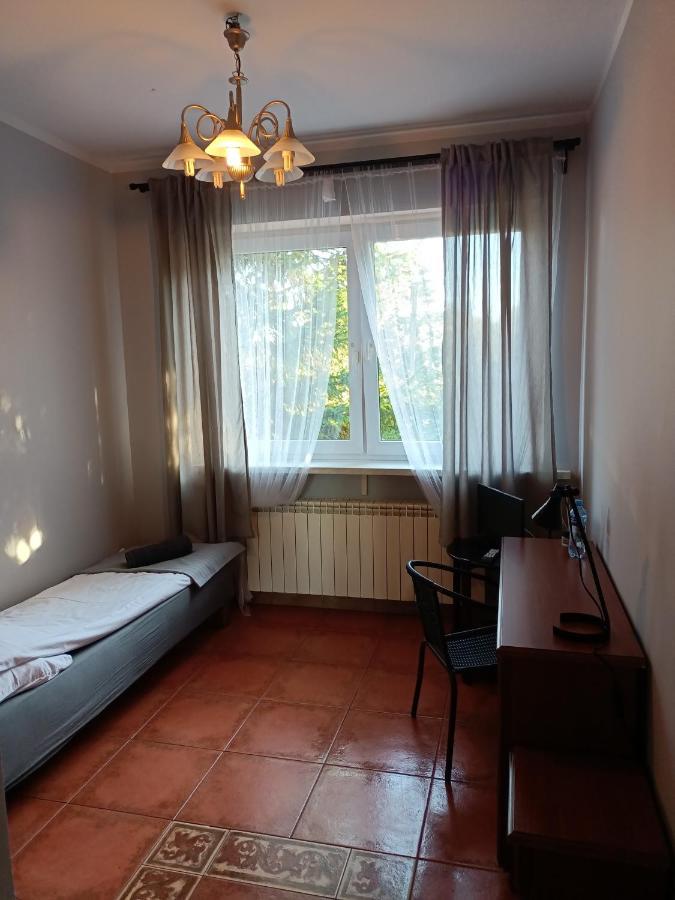 Pokoje Pod Swierkiem Swarzędz Extérieur photo