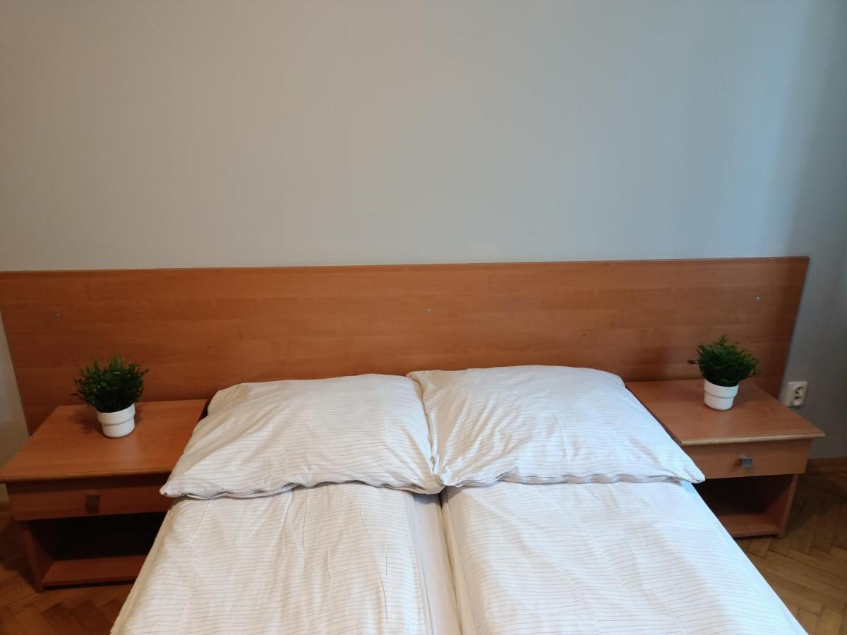 Pokoje Pod Swierkiem Swarzędz Extérieur photo