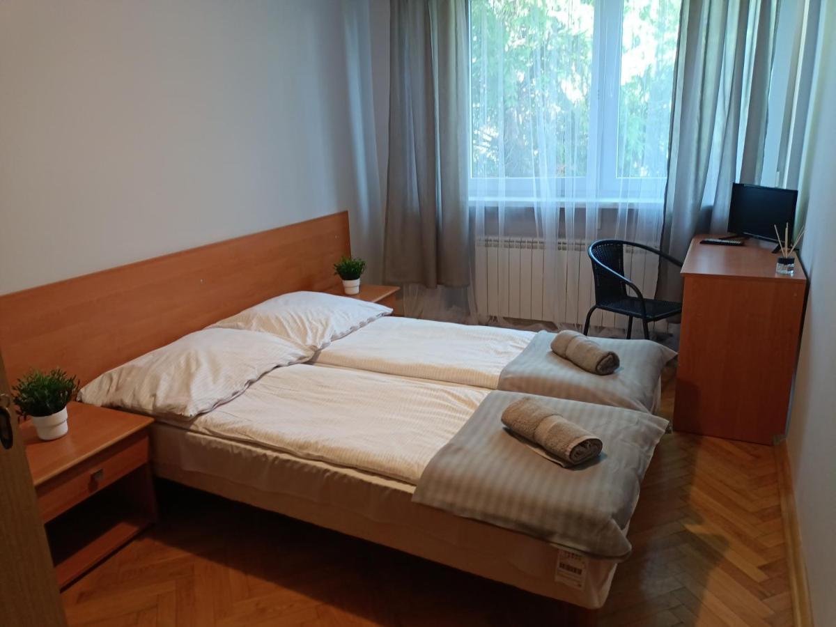 Pokoje Pod Swierkiem Swarzędz Extérieur photo