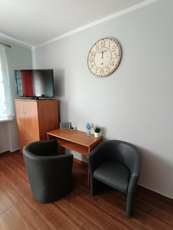 Pokoje Pod Swierkiem Swarzędz Extérieur photo