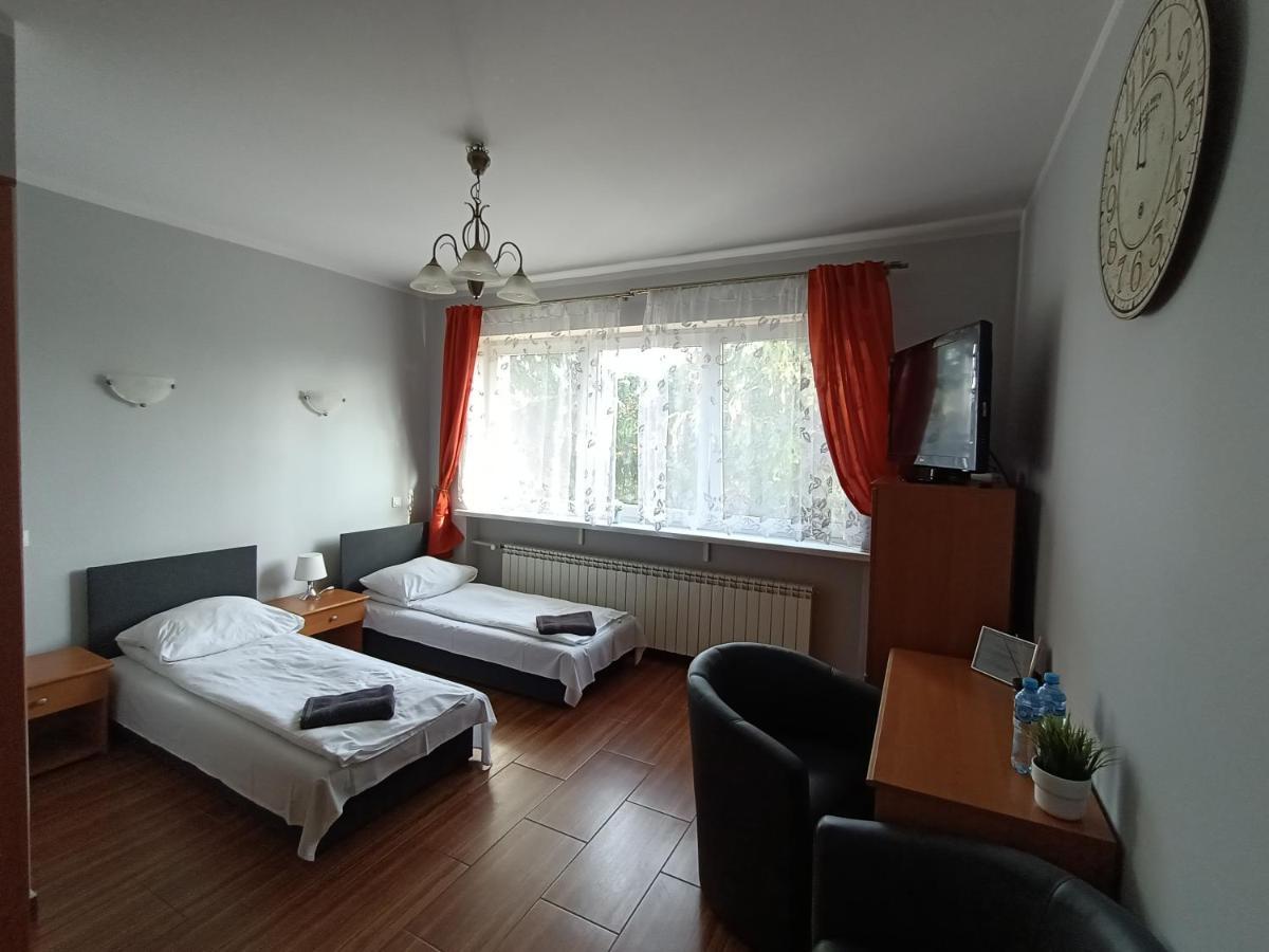 Pokoje Pod Swierkiem Swarzędz Extérieur photo