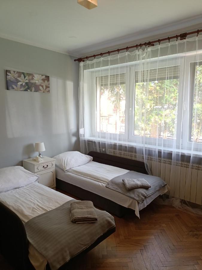 Pokoje Pod Swierkiem Swarzędz Extérieur photo