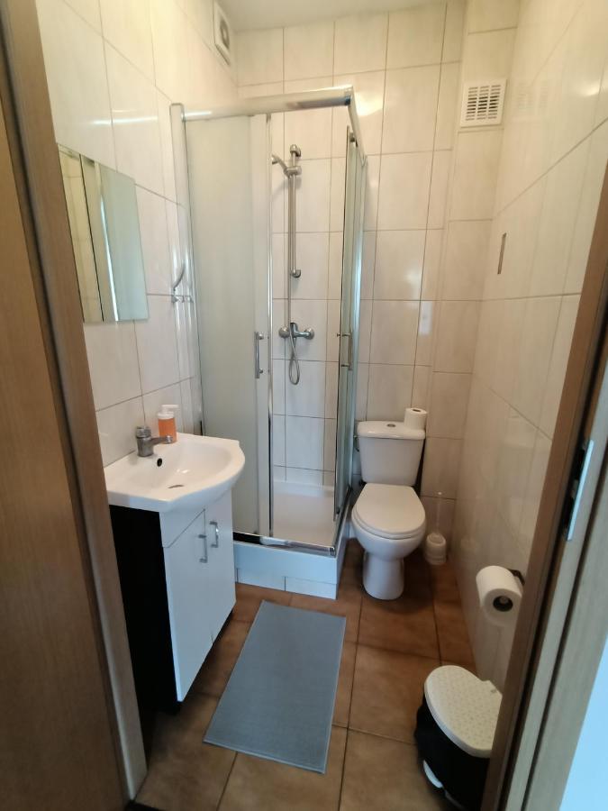 Pokoje Pod Swierkiem Swarzędz Extérieur photo