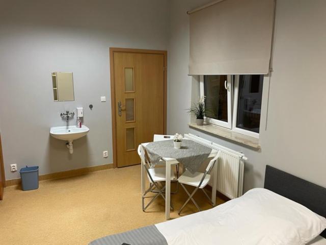 Pokoje Pod Swierkiem Swarzędz Extérieur photo