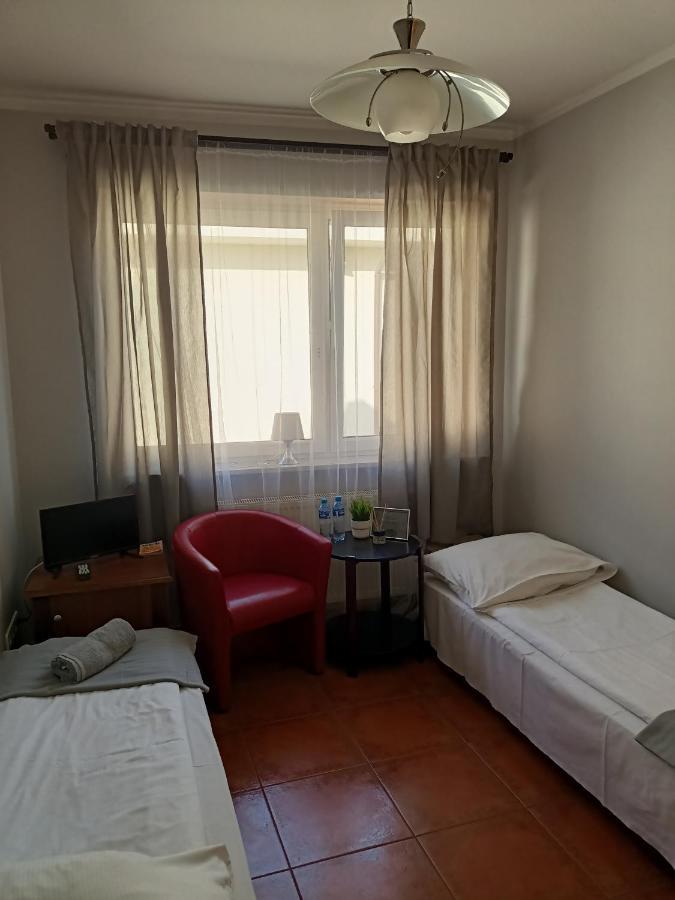 Pokoje Pod Swierkiem Swarzędz Extérieur photo