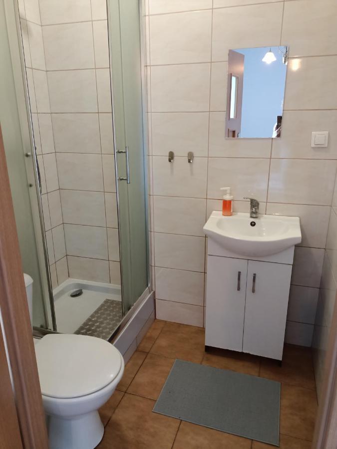 Pokoje Pod Swierkiem Swarzędz Extérieur photo