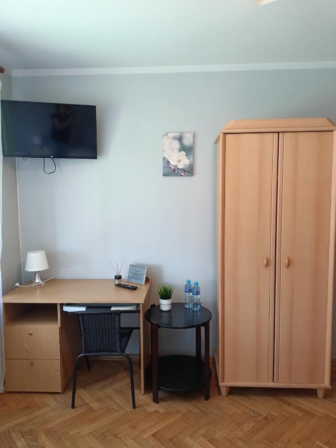 Pokoje Pod Swierkiem Swarzędz Extérieur photo