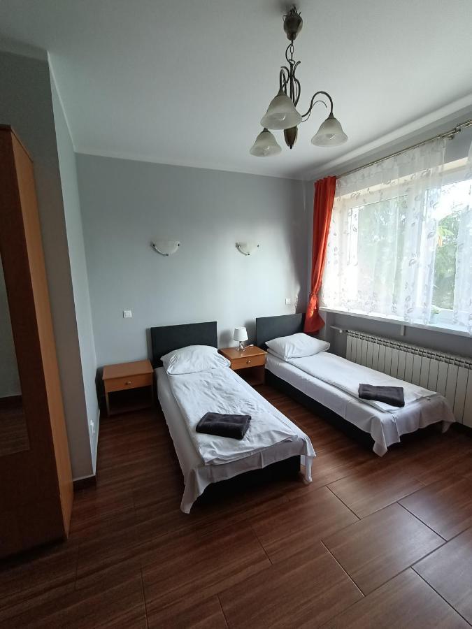 Pokoje Pod Swierkiem Swarzędz Extérieur photo