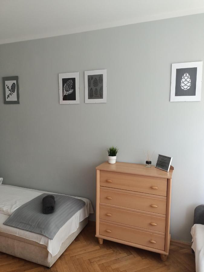 Pokoje Pod Swierkiem Swarzędz Extérieur photo