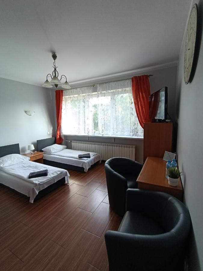 Pokoje Pod Swierkiem Swarzędz Extérieur photo