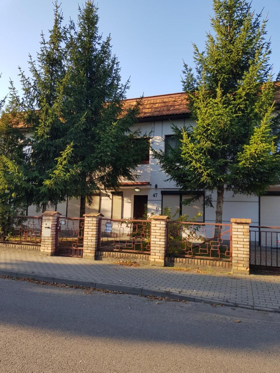 Pokoje Pod Swierkiem Swarzędz Extérieur photo